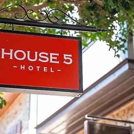 House 5 4*