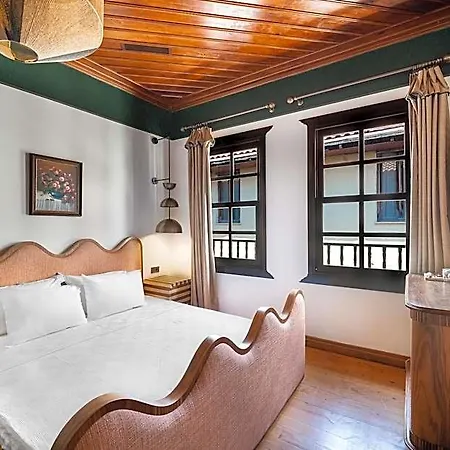 House 5 Hotel